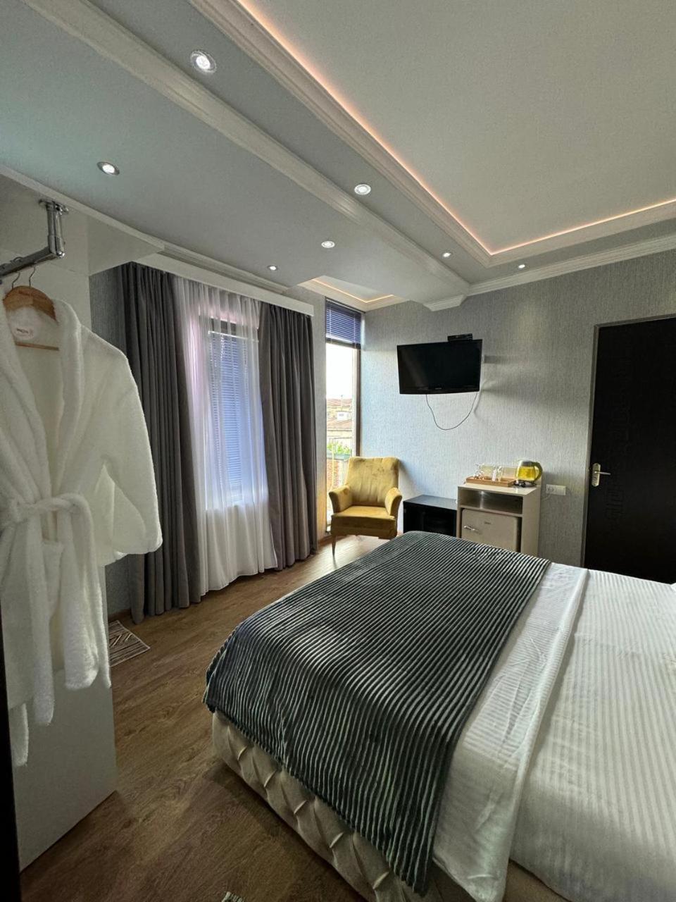 Aisi Kutaisi Hotell Eksteriør bilde