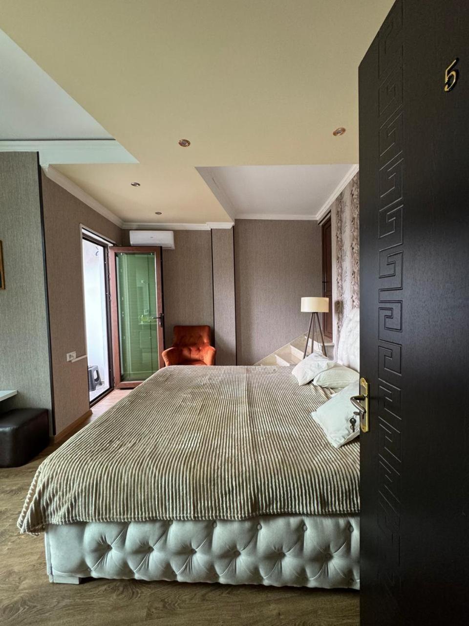 Aisi Kutaisi Hotell Eksteriør bilde